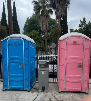 Baños para fiestas y construcción