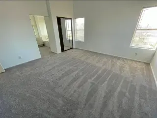 Rento cuarto grande con baño