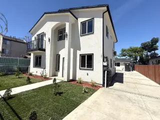 Nueva construction 📍 10919 Anzac Ave, Los Angeles, CA 90059