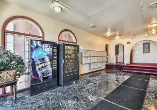 Estudio Amueblado en N Soto St $1,095 - Metro Soto