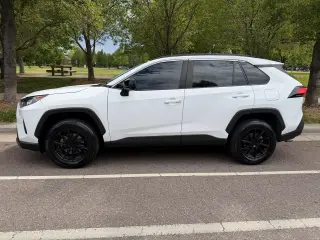 2021 Toyota RAV4 LE AWD