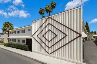 Glendale: 2 recámaras en dos niveles | $2,450/mes