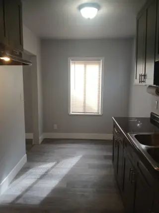 Casita de 1 Rec y 1 Bano Remodelada  al Cruzar la Calle de Escuela Elementaria