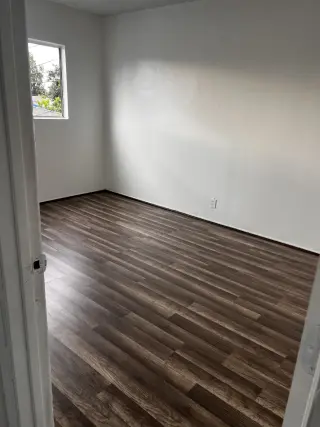Apartamento de dos recâmaras em segundo piso