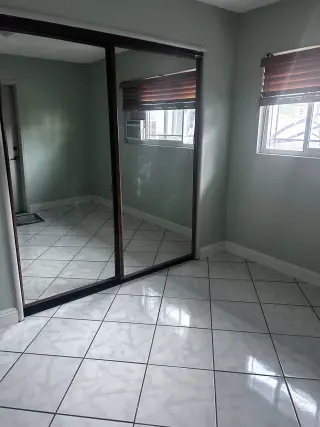 Renta de cuarto en Fontana