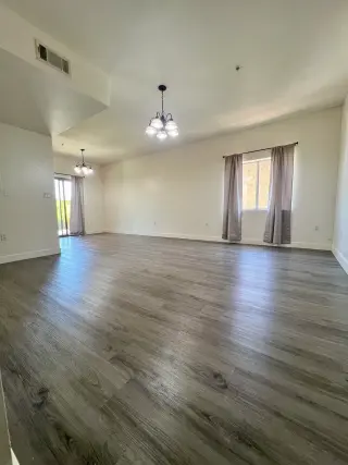Apartamento de 2 Recámaras y 2 Baños en Renta Van Nuys 2 Bedroom Bath Apartment
