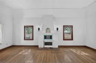 Casa clásica de 3 dormitorios en Highland Park con estilo español