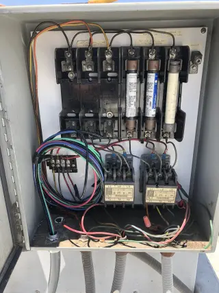 PLOMERIA Y ELECTRICIDAD COMERCIAL