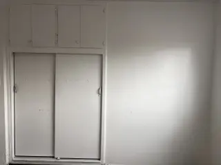 Apartamento de dos recâmaras em segundo piso
