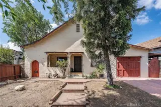 Casa clásica de 3 dormitorios en Highland Park con estilo español