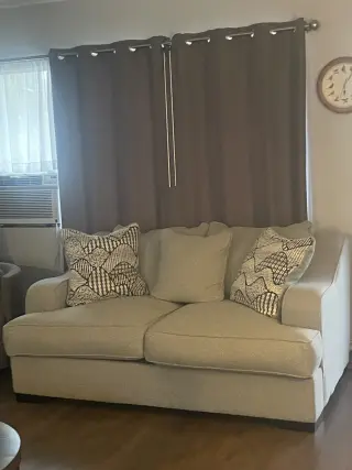 Hermosa sala prácticamente nueva