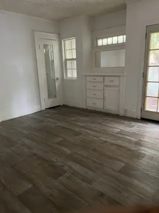 Rento cuarto con entrada independiente.