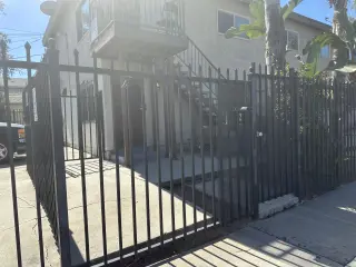 APT DE 3 RECAMARAS EN EL SUR DE LOS ANGELES. SE RENTA.
