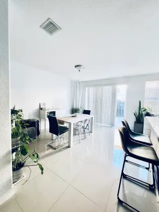 Cómoda habitación en Doral – Lista para Mudarse