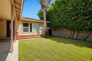 Casa luminosa de 3 dormitorios y 2 baños en North Hollywood