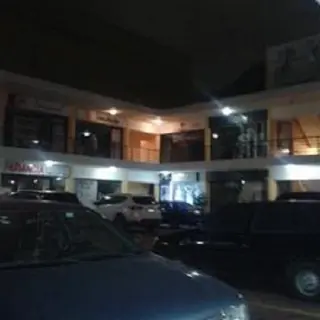 En Piantini alquilo Local Comercial