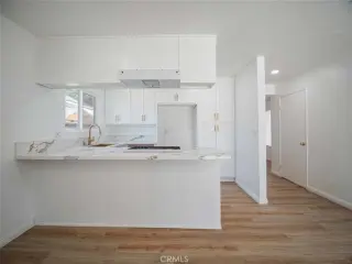 Bienvenido a esta residencia de dos plantas bellamente renovada.