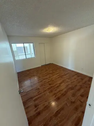 Glendale: 2 recámaras, 2 baños y balcón | $2,600/mes