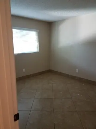 Apartamento  Colton Ca  2 cuartos 1 Bano