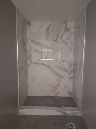 Instalación de Ducha Moderna