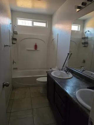 DOS CUARTOS DE RENTA