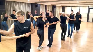 Clases de salsa online – aprende sin pareja