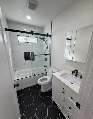 HOME IN THE HEART OF SOUTH GATE MOVE-IN READY!