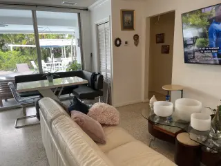 Cuarto amueblado para mujer sola
