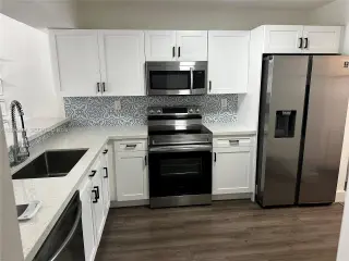 Se Renta Townhouse de una sola planta.