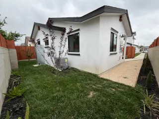 ADU/ Casita nueva de renta 2 Recámaras y una oficina
