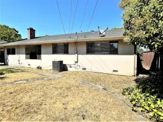 Beautiful 3-Bedroom, 2-Bathroom Home for Rent!