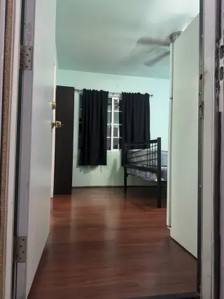 Rento Cuarto en el area sur de Los Angeles cerca de plaza Mexico