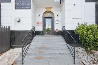 Luxury Studio in Prime Hollywood Location – Modern Living Steps from It All!