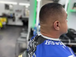 SE OCUPA BARBERO/A