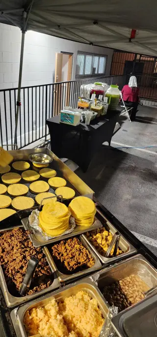 Deliciosos Tacos con Arroz y Frijoles