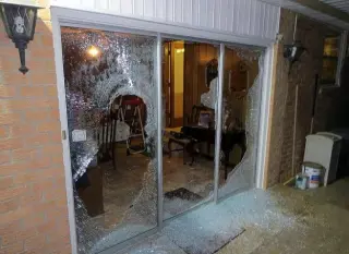Glass doors/ Windows and Door's replacement/Ventanas y Puertas