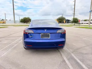 Tesla Model 3 2021 - Sedán Eléctrico en Excelente Estado