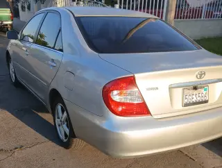 Toyota camry le 2004 titulo limpio