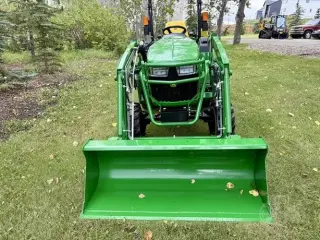 Tractor Compacto John Deere con Cargador