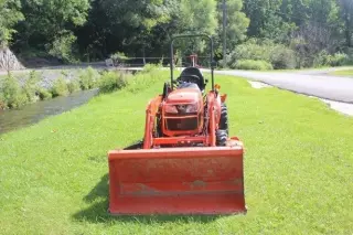 Tractor Kubota con Cargador y Retroexcavadora