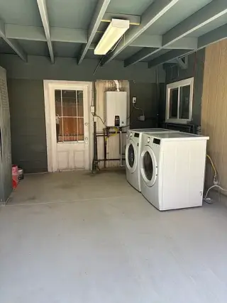 Beautifully updated 1-bedroom, 1-bath apartment