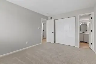 1 BEDROOM AND 2 BATHROM AVAILABLE