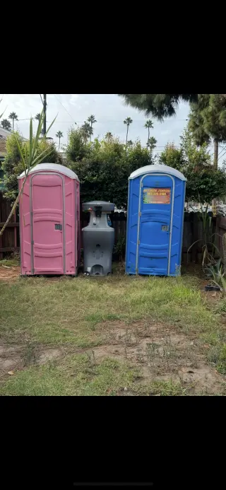 Portable potty , porta potties, restrooms, baños