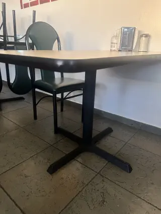 Mesa de Comedor Comercial en Venta