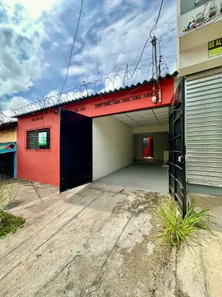 Casa de 3 habitaciones en zona de alto transito con potencial comercial