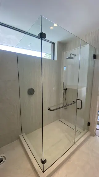 Shower glass , office partitions , espejos led costumetizados