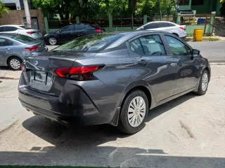 Nissan Versa S 2020 Gris - Santiz Autos