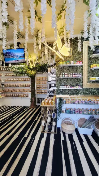 Necesito Para trabajar de cajera en una tienda de suplementos naturales.