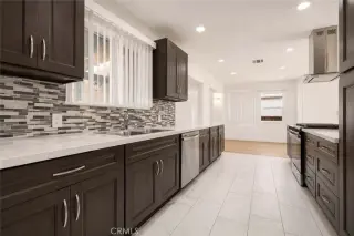 Casa luminosa de 3 dormitorios y 2 baños en North Hollywood