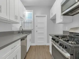 A BEAUTIFUL 1 BED 1 BATHROOM AVAILABLE FOR IMMEDIATE MOVE IN